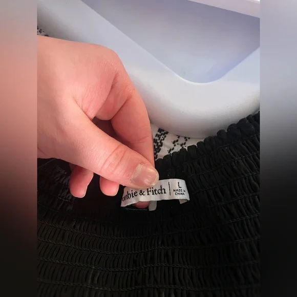 Abercrombie black 2 piece satin set. Cropped v neck top and trousers. - Picture 5 of 8